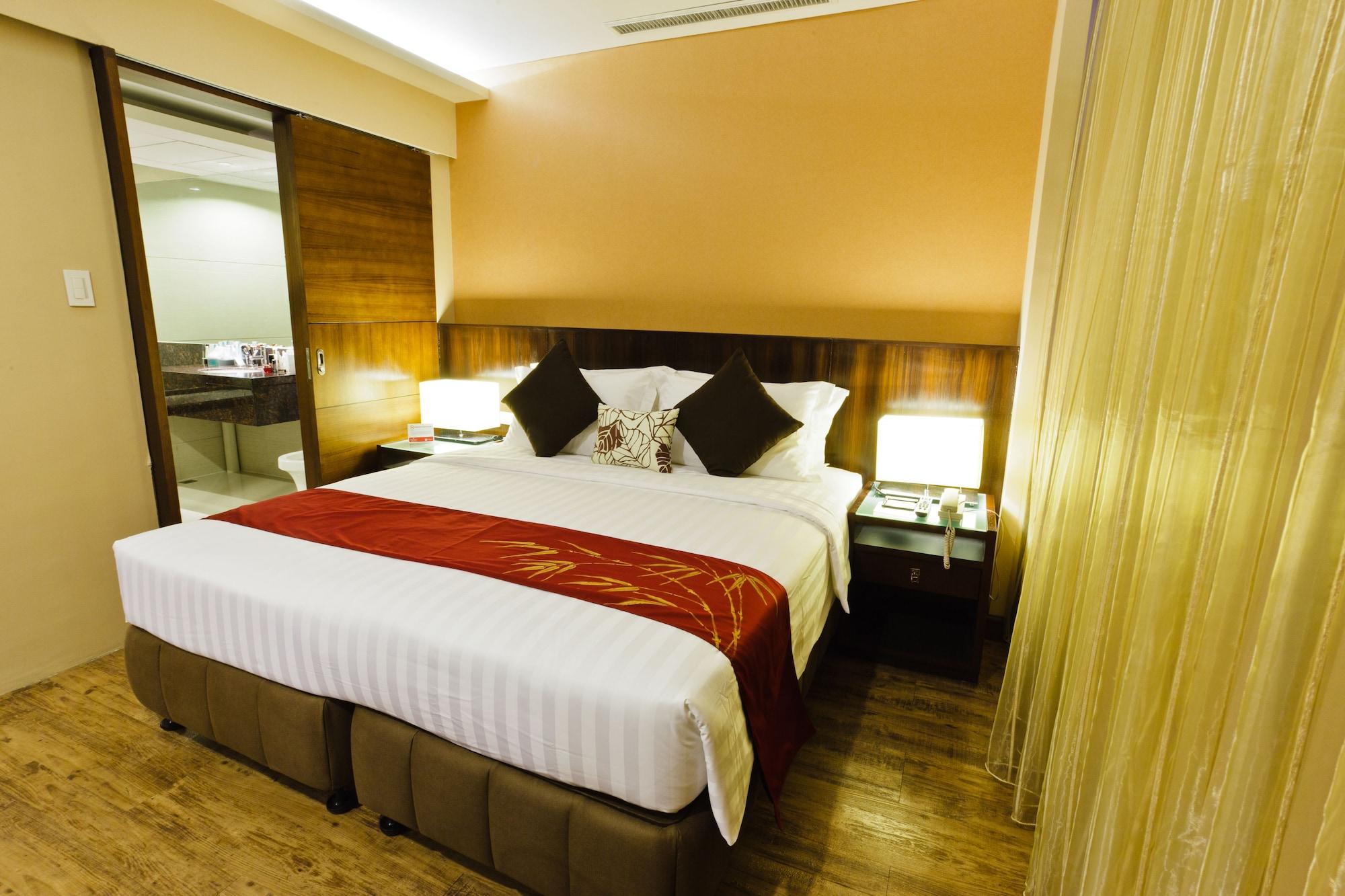 Ramada By Wyndham Manila Central Buitenkant foto