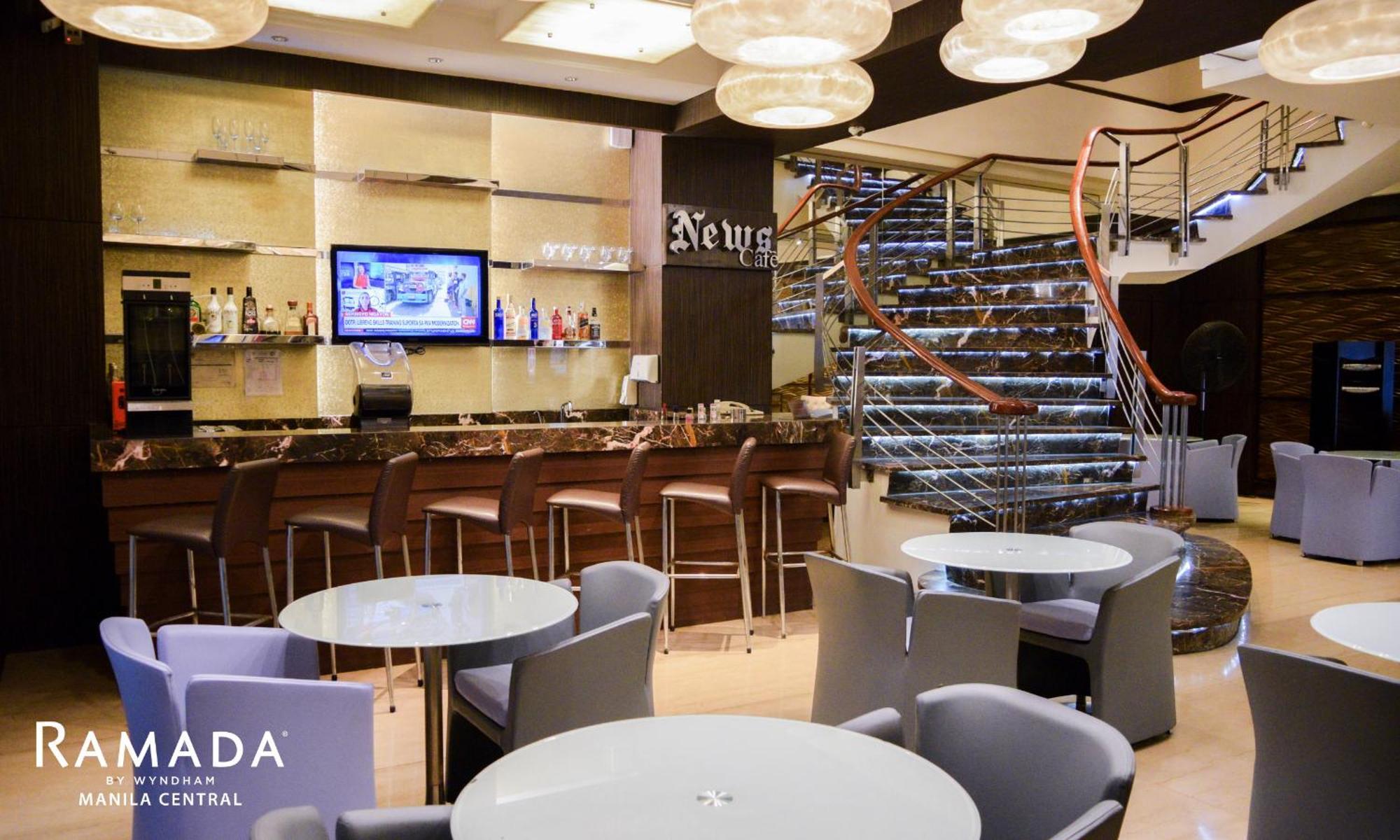 Ramada By Wyndham Manila Central Buitenkant foto