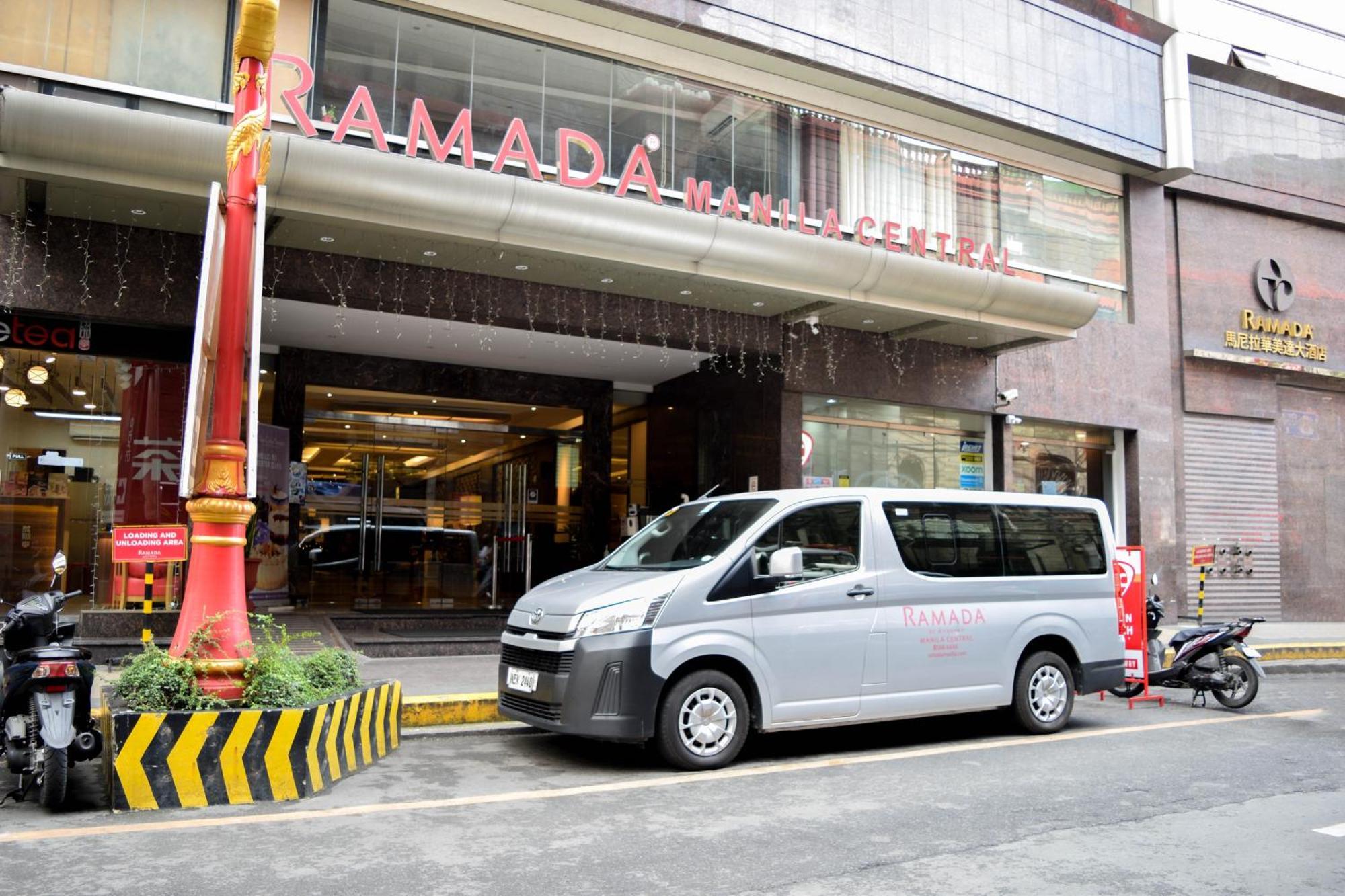 Ramada By Wyndham Manila Central Buitenkant foto